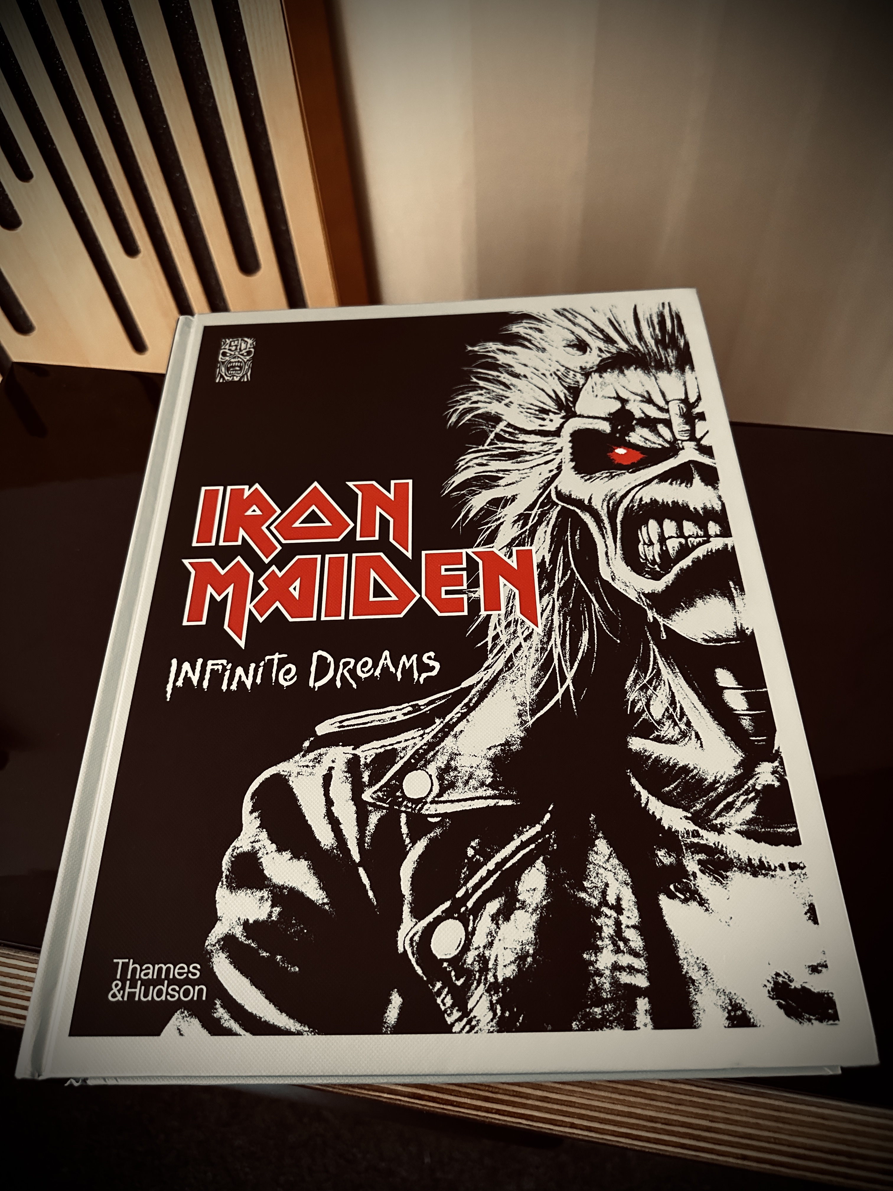 IRON MAIDEN INFINITE DREAMS アートブック Thames & Hudson USA - Book - Iron Maiden: Infinite Dreams: The